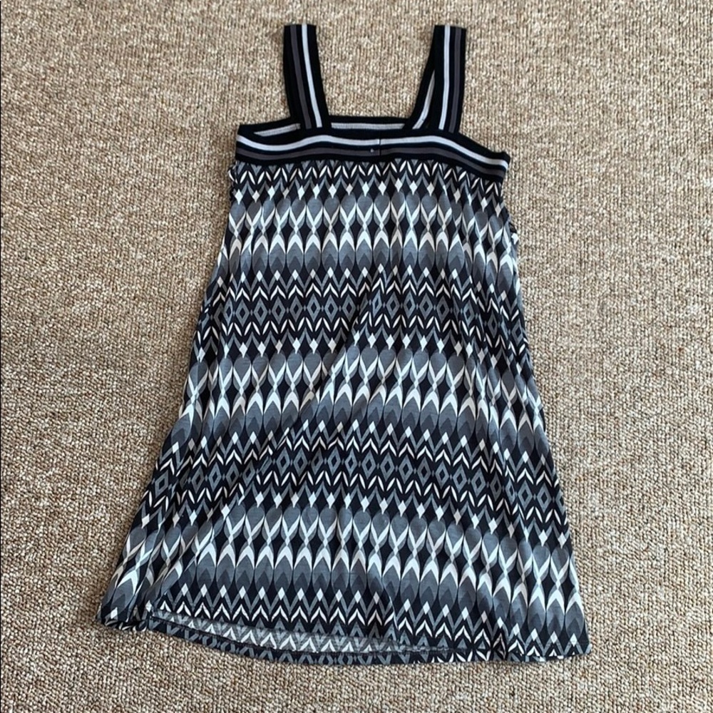 Pattern dress - Picture 2 of 3